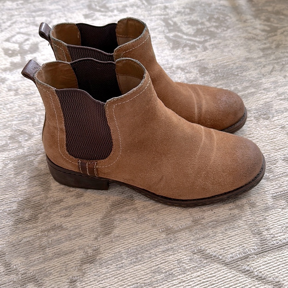 Brown suede slip on booties!